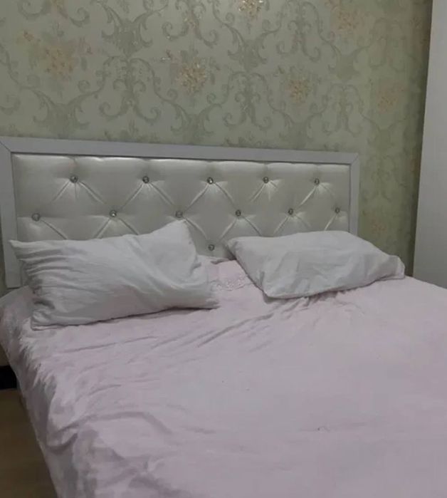 Двуспальная кровать