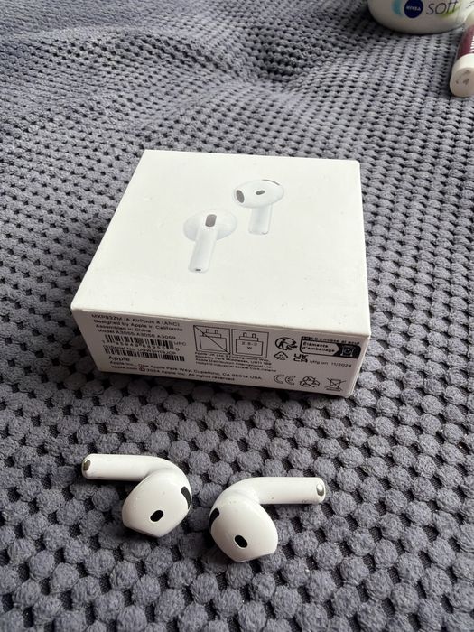 Airpods 4  само слушалки без кутия