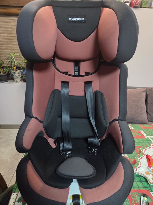 Детски стол за автомобил