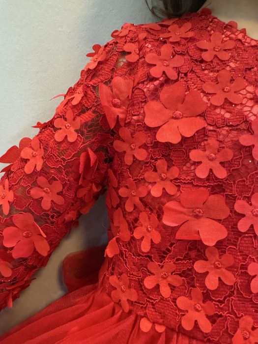 Продам нарядное платье для девочки