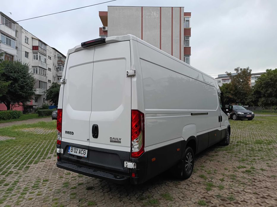 vand sau schimb Iveco daily se conduce cu B, 3.0 automata 180cp perne aer AC sirocou pat rabatabil