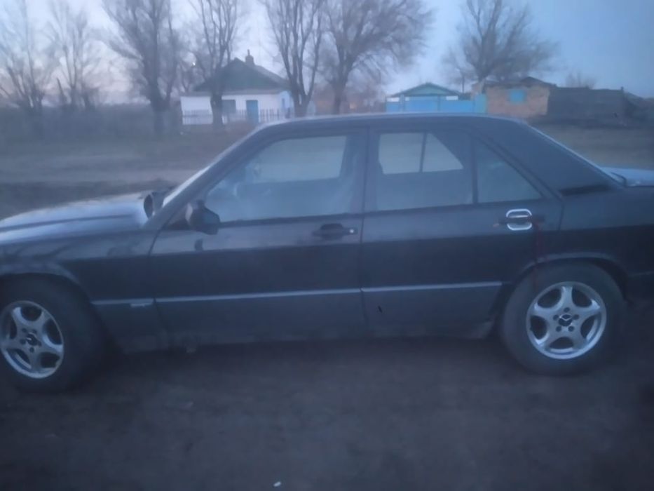 Продаю машину мерседес 190