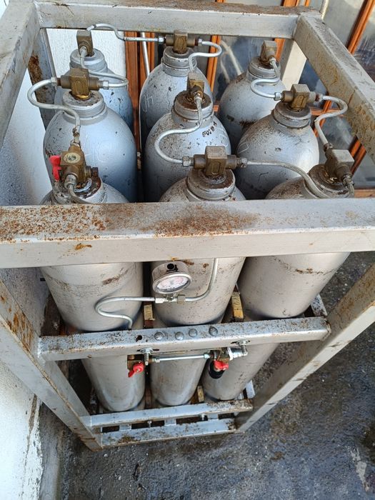 Батерия от бутилки за транспортиране на природен газ