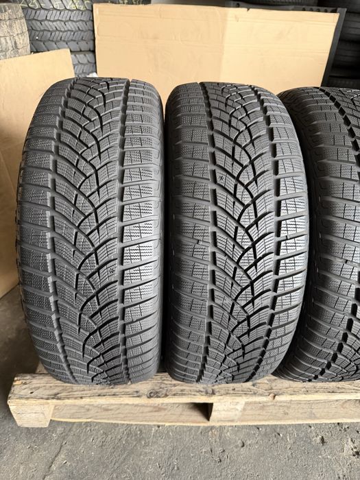 4 anvelope iarna 225/50/18 Goodyear Runflat ca noi!