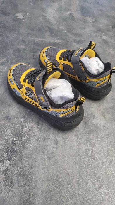 Adidasi Skechers marime 25.