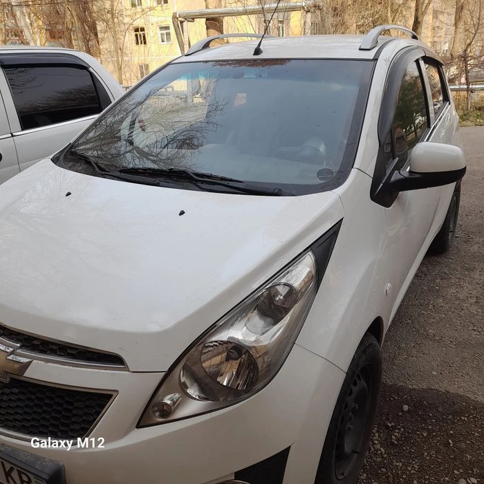 Продаю белый Спарк в отличном состоянии