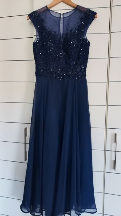 Официална рокля.