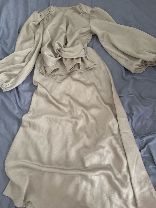 Продам платья новые