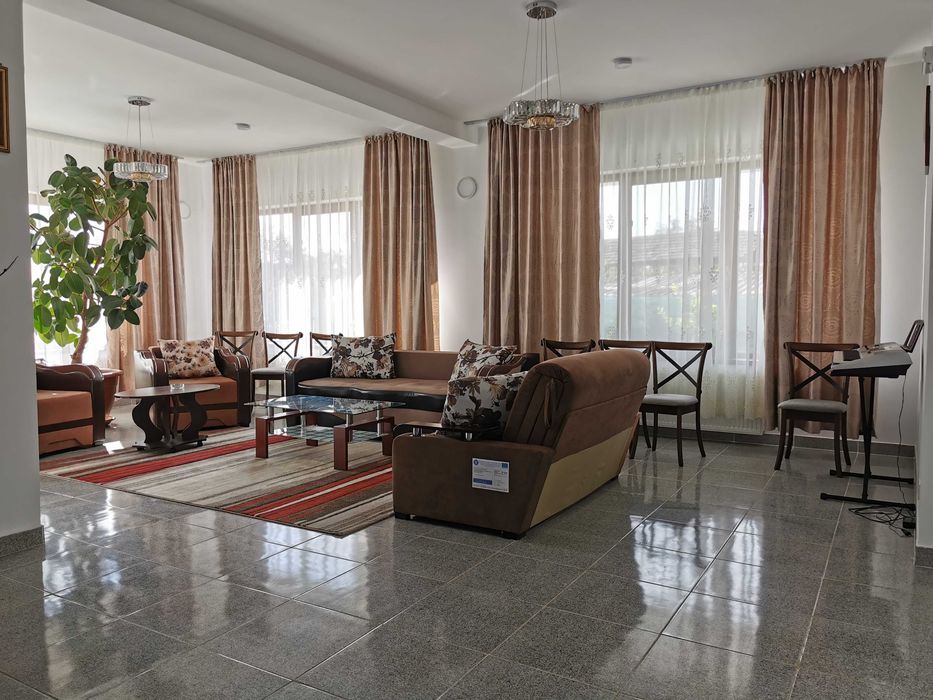 Pensiune 3 margarete, 8 camere, SC 538mp, teren 2000mp, foisor