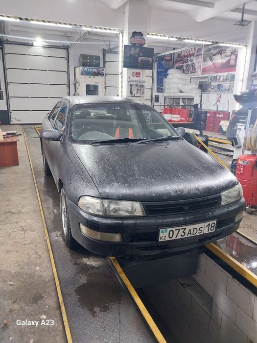 Продам тайоту карина