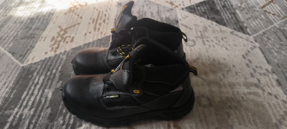 Продам спецобувь