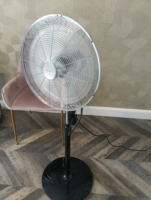 Ventilator cu picior .