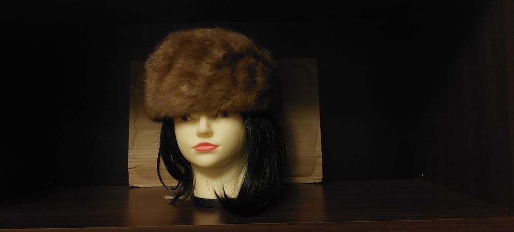 Caciula de dama  din blana de nurca, noua, cu eticheta, masura 56