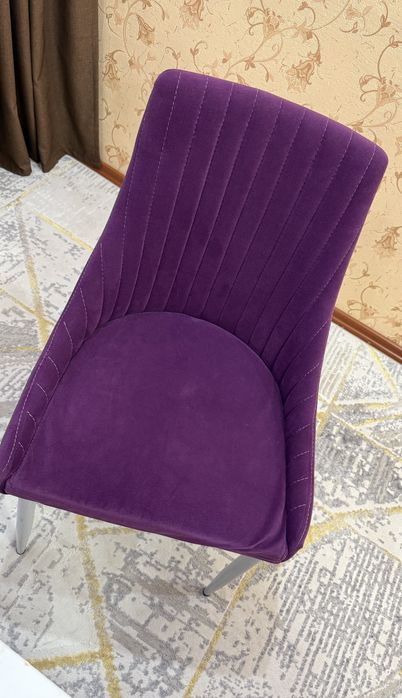 Продается стол и стулья