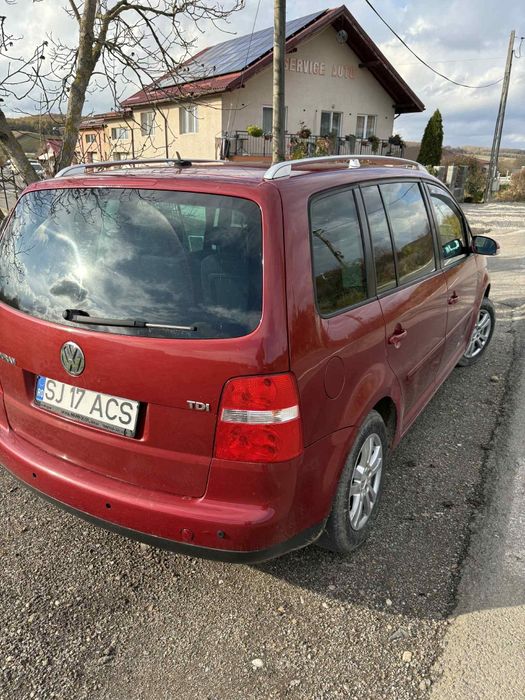 Vând Volkswagen Touran