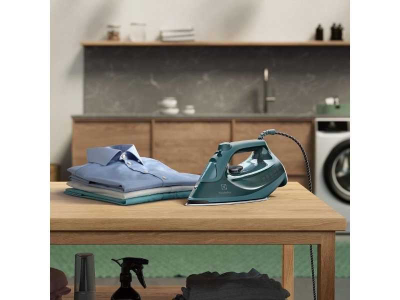 Мощна Ютия с Пара и Автоматично Изключване Electrolux E6SI1-6PG Refine 600, 2600W