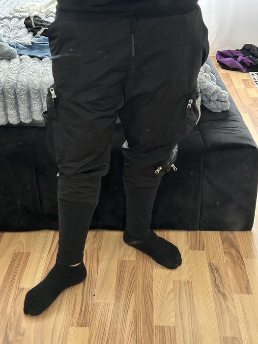 Vand pantaloni vagabond marimea M - L  aproape noi