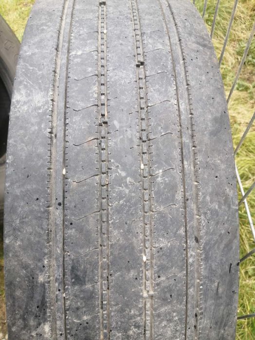 Vând cauciucuri direcție camion 315/80