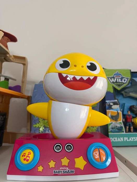 Baby shark dancing dj jucarie