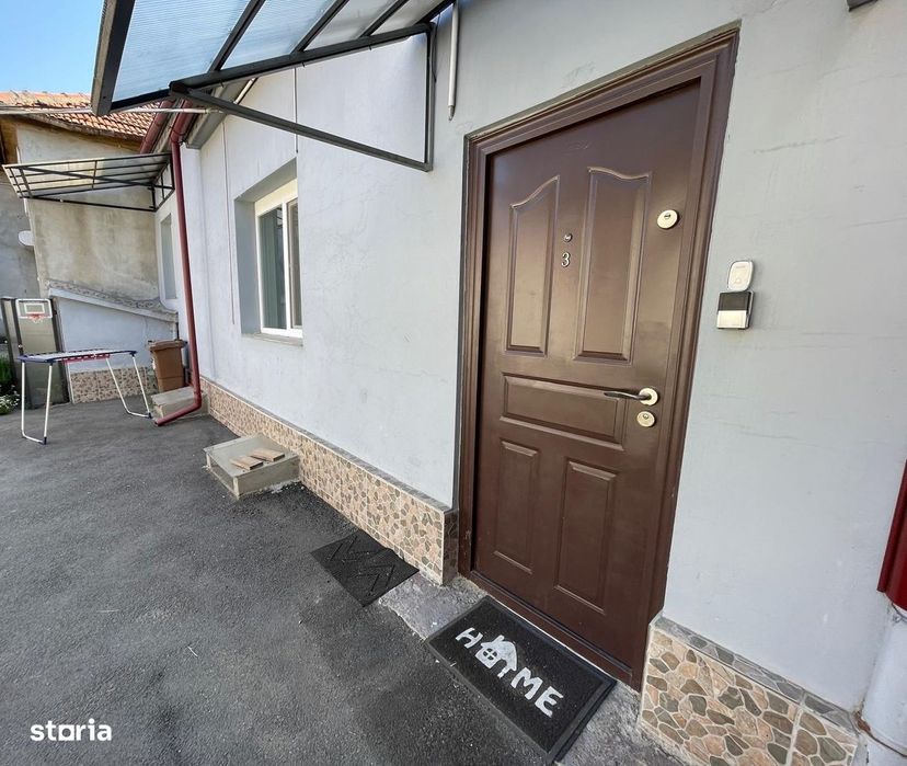Vând apartament cu 2 camere, situat la casă, zona cenrtala