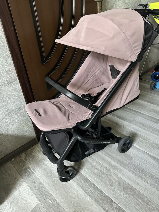 Продам детскую коляску easywalker