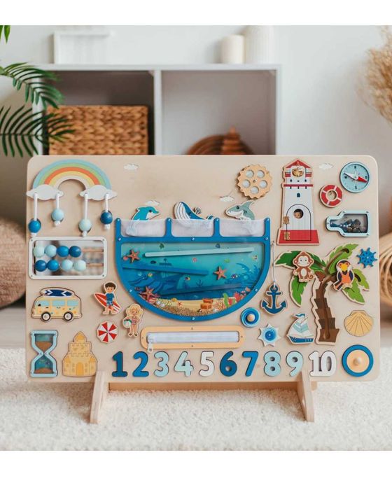 Монтесори дъска с активности и име на детето