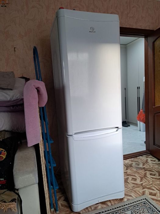 Холодильник б/у Indesit no frost