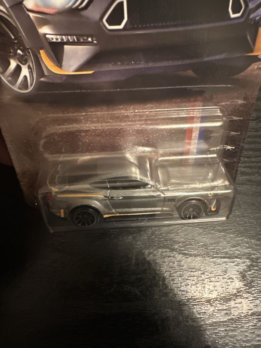 Masinuta hot wheels mustang