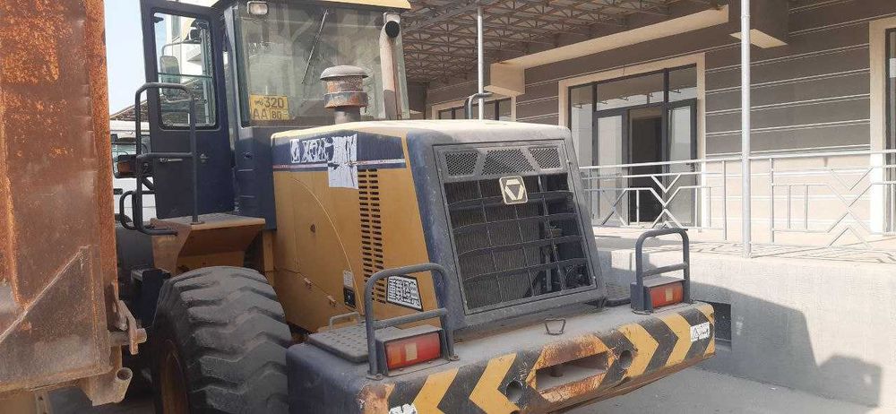 Погрузчик 3 кублик сотилади