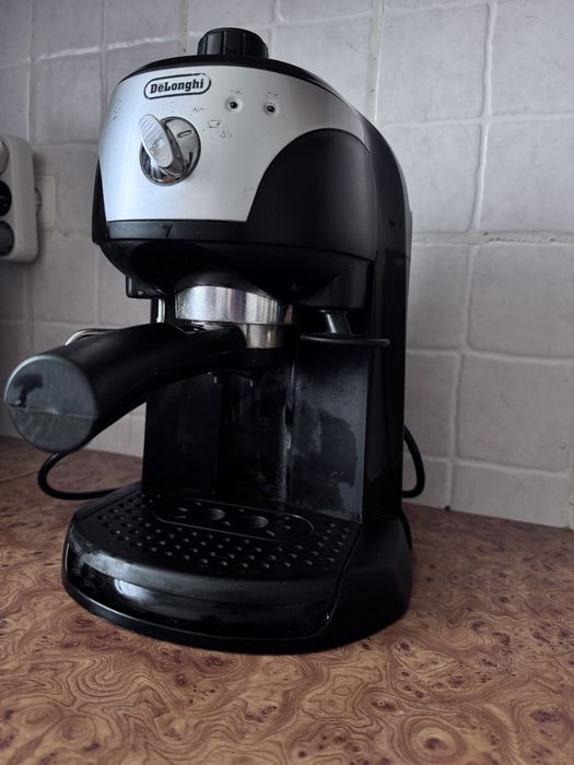 Продам кофеварку Делонги