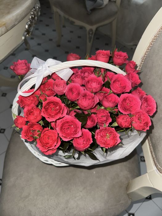 Продаются розы кустовые, подарили сегодня, супер свежие и красивые!!!