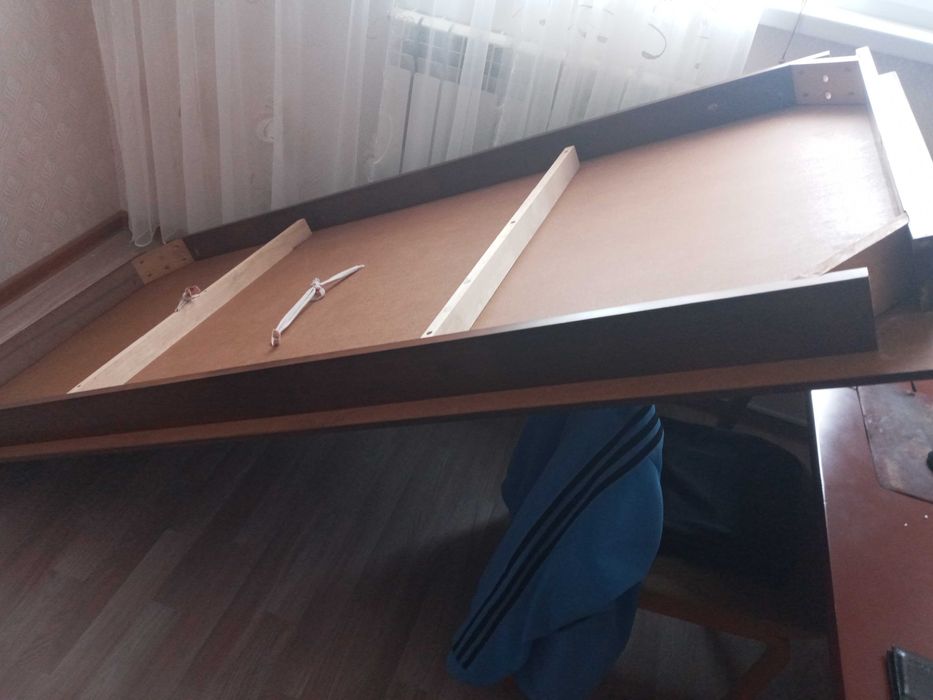 Гостинный большой стол