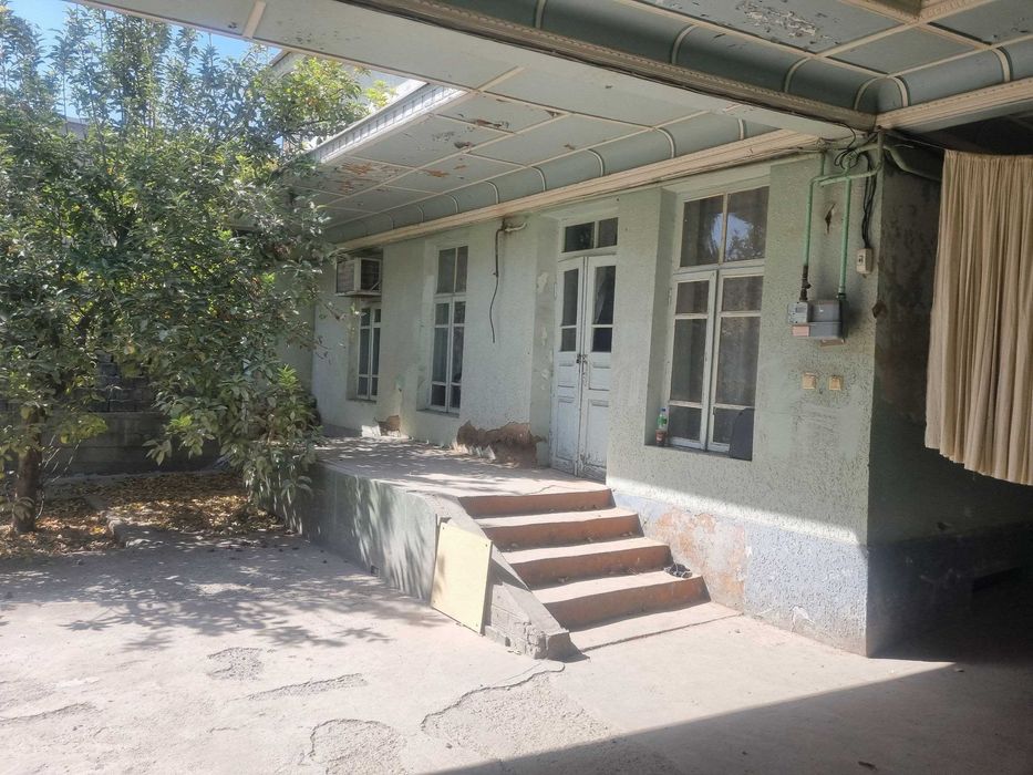 Камолон   Махали дом продажа без ремонт  хостел садик метро 100мт