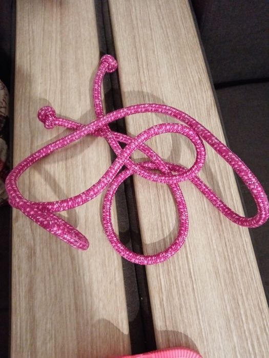 Скакалка и мяч для гимнастики