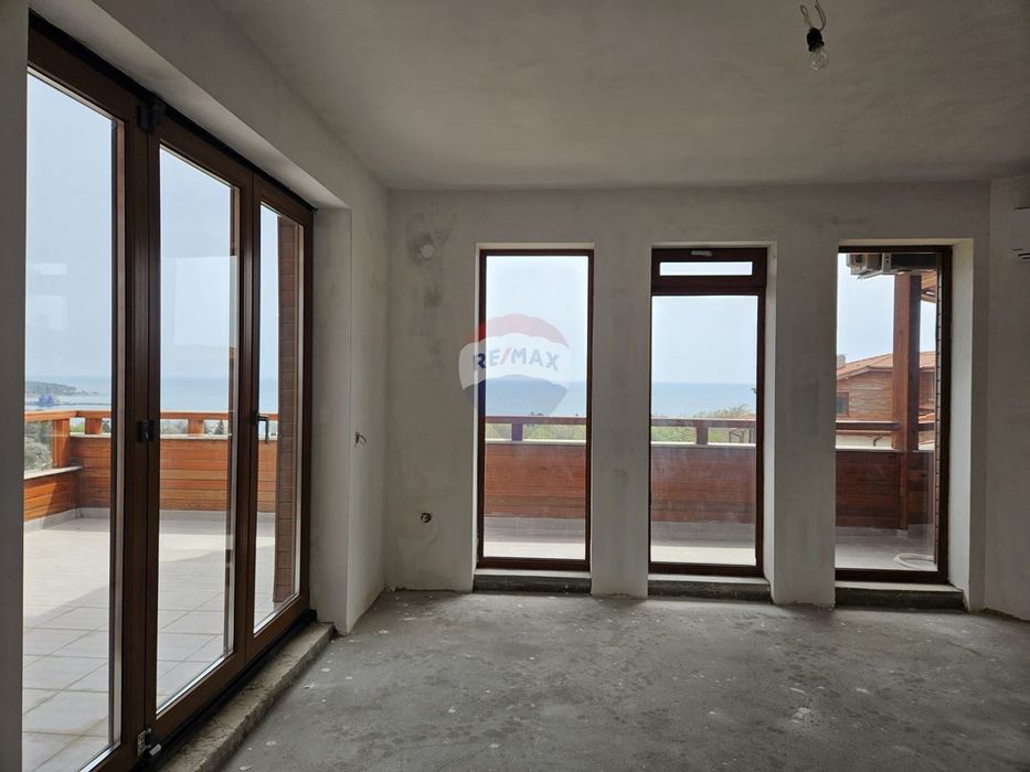 Продава се Тристаен апартамент в Балчик - 214 кв.м за 727 €/кв.м - Снимка #1