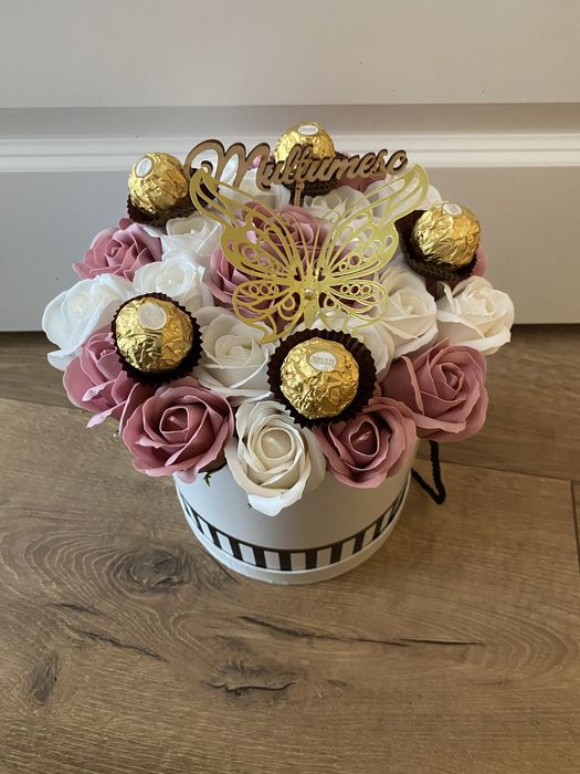 Ursuleti din trandafiri de spuma si aranjamente din flori de sapun