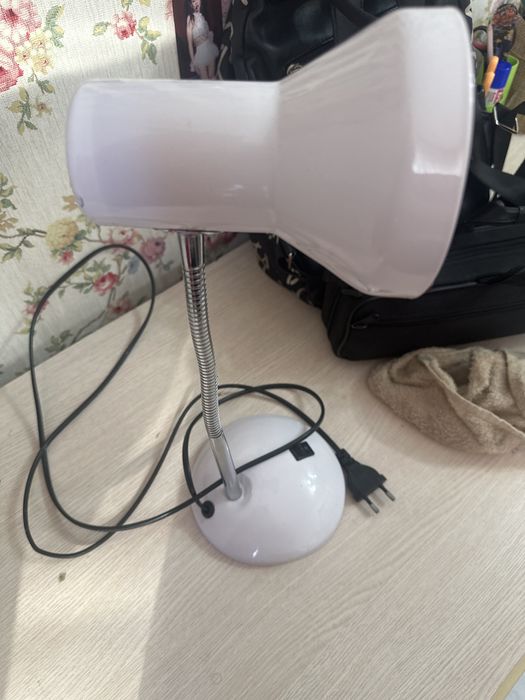 Настольная лампа