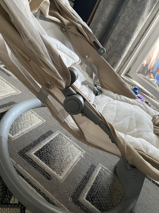 Шезлонг новый продам