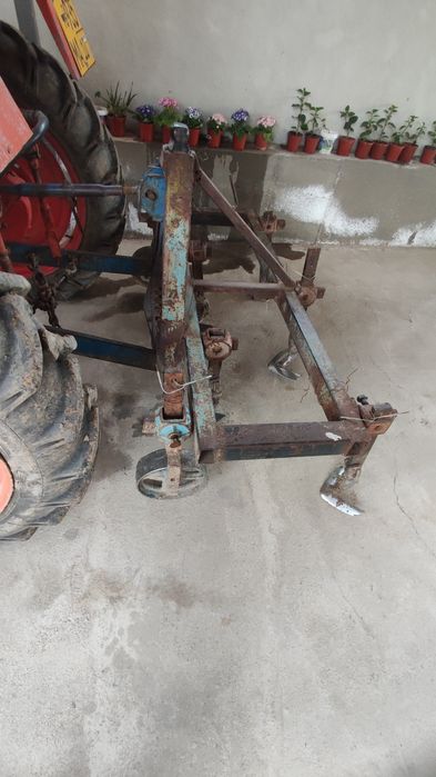 Т25  traktor              .