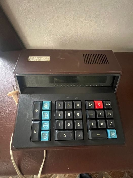 Продается калькулятор механический