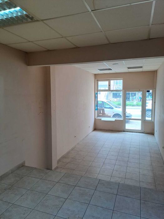Дава се под наем Магазин в Добрич, Градска болница - 40 кв.м за 255 € - Снимка #1