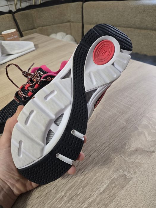 Adidasi pentru alergat