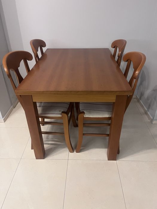 Масивна трапезна маса (120/80) с 4 стола – масив, отлично състояние