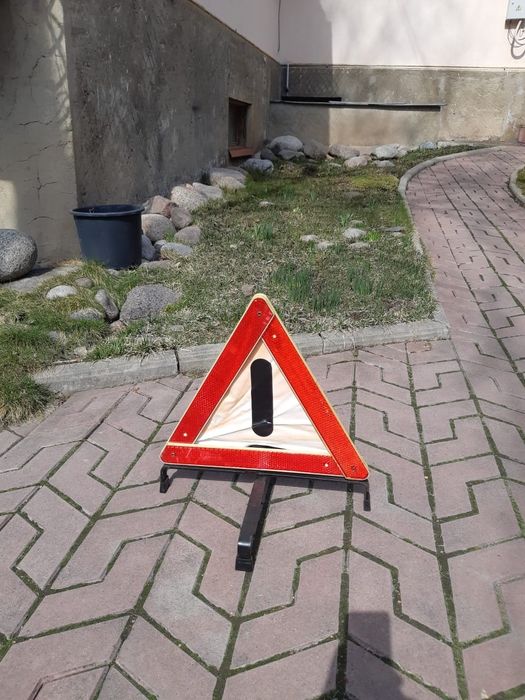 Аварийный знак для авто