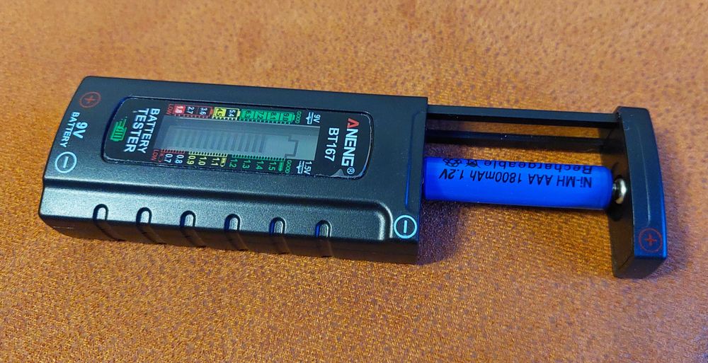 Tester baterie acumulatori 1.5 - 9 V fara baterii