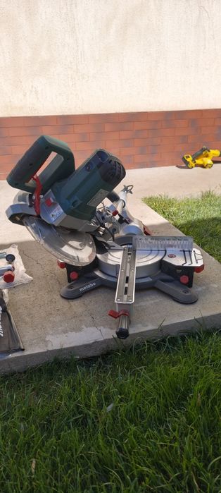 Circular unghiular METABO.