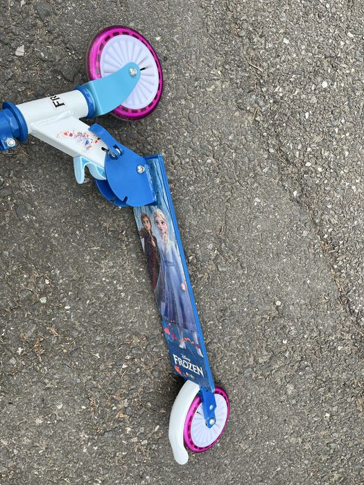 Trotineta pentru fete Frozen