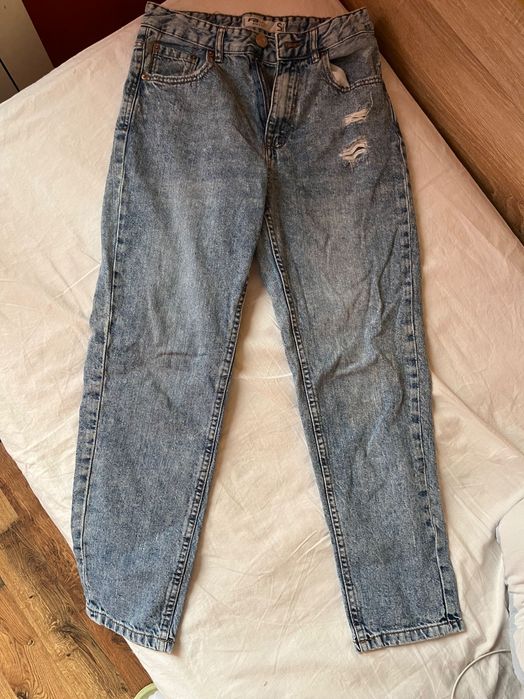 Нарязаните дънки (FB Sister)