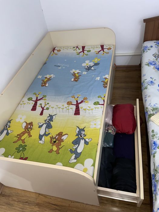 Детская кровать белого цвета