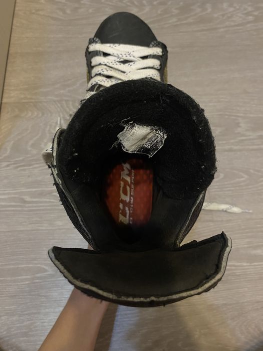 Продам профессиональные коньки CCM U+ CL